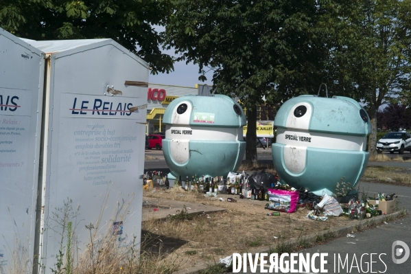 Containers à bouteilles pleins