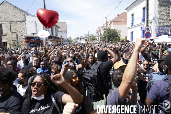 Marche pour Adama Traoré et contre les violences policières à Beaumont-sur-Oise le 18 juillet 2020.