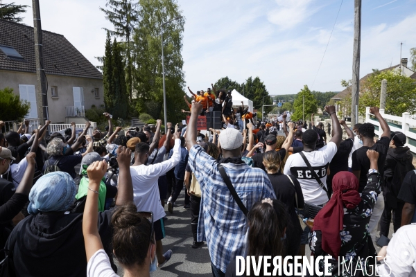 Marche pour Adama Traoré et contre les violences policières à Beaumont-sur-Oise le 18 juillet 2020.