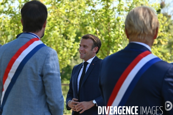 Le président de la République Emmanuel Macron, accompagné des ministres Gérald Darmanin (Intérieur), ¢lisabeth Borne (Travail) et Jean-Michel Blanquer (¢ducation nationale) en visite à Chambord pour une restitution nationale de l opération « Qua