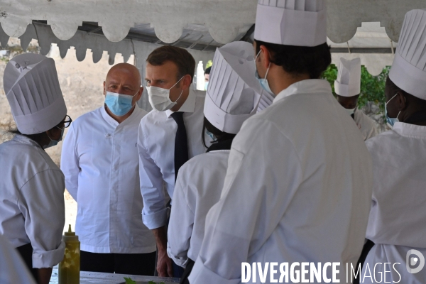 Le président de la République Emmanuel Macron, accompagné des ministres Gérald Darmanin (Intérieur), ¢lisabeth Borne (Travail) et Jean-Michel Blanquer (¢ducation nationale) en visite à Chambord pour une restitution nationale de l opération « Qua