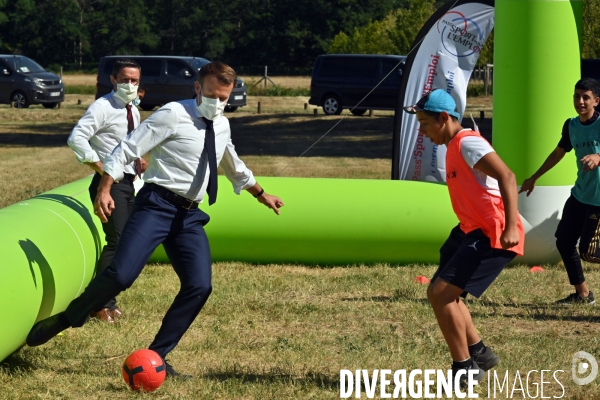 Le président de la République Emmanuel Macron, accompagné des ministres Gérald Darmanin (Intérieur), ¢lisabeth Borne (Travail) et Jean-Michel Blanquer (¢ducation nationale) en visite à Chambord pour une restitution nationale de l opération « Qua