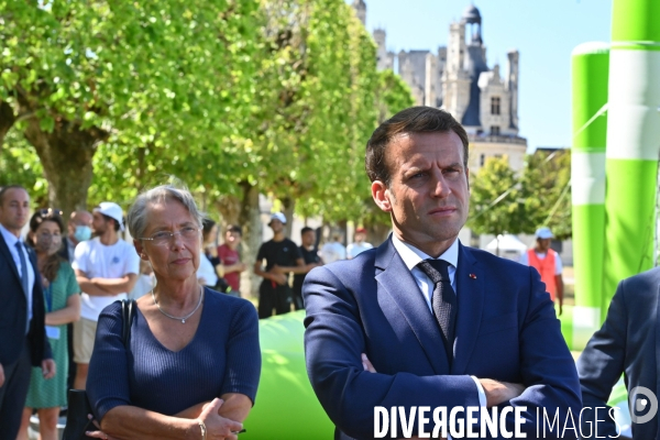 Le président de la République Emmanuel Macron, accompagné des ministres Gérald Darmanin (Intérieur), ¢lisabeth Borne (Travail) et Jean-Michel Blanquer (¢ducation nationale) en visite à Chambord pour une restitution nationale de l opération « Qua