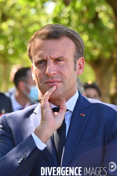 Le président de la République Emmanuel Macron, accompagné des ministres Gérald Darmanin (Intérieur), ¢lisabeth Borne (Travail) et Jean-Michel Blanquer (¢ducation nationale) en visite à Chambord pour une restitution nationale de l opération « Qua