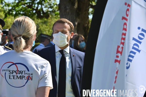 Le président de la République Emmanuel Macron, accompagné des ministres Gérald Darmanin (Intérieur), ¢lisabeth Borne (Travail) et Jean-Michel Blanquer (¢ducation nationale) en visite à Chambord pour une restitution nationale de l opération « Qua