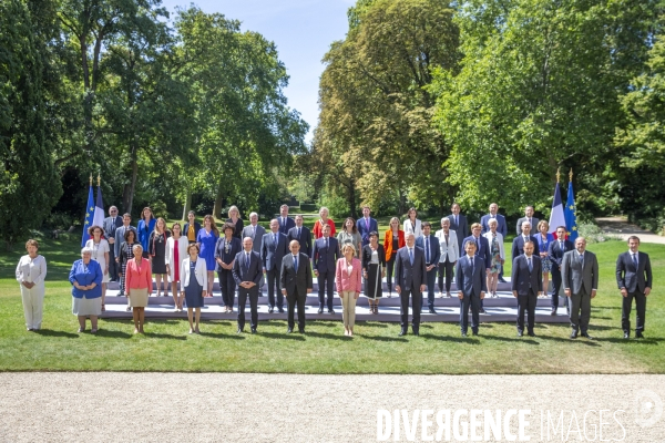 Conseil des ministres et photo de famille du gouvernement Castex