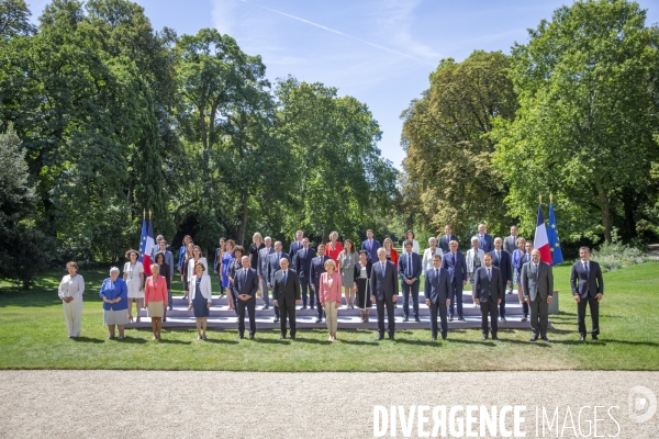 Conseil des ministres et photo de famille du gouvernement Castex