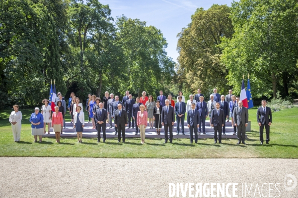 Conseil des ministres et photo de famille du gouvernement Castex