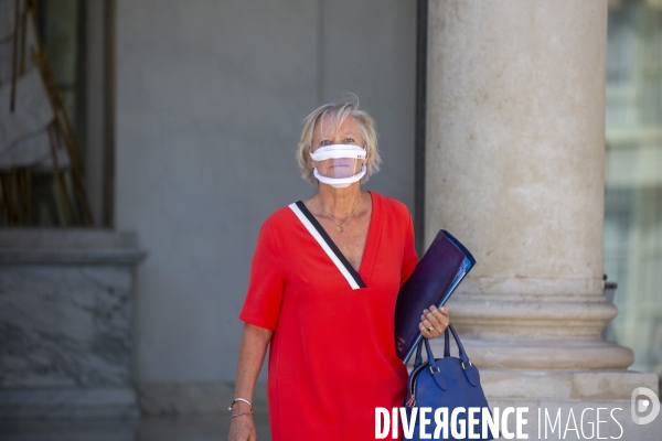 Conseil des ministres et photo de famille du gouvernement Castex