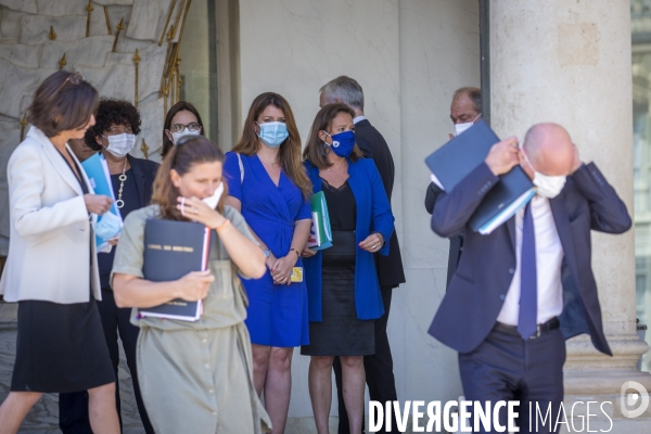 Conseil des ministres et photo de famille du gouvernement Castex