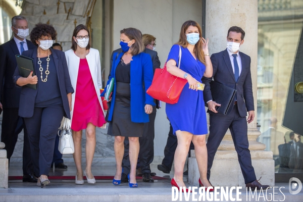 Conseil des ministres et photo de famille du gouvernement Castex