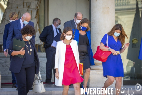 Conseil des ministres et photo de famille du gouvernement Castex