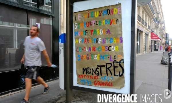 Affichage politique sauvage sur des abribus rue du 4 septembre