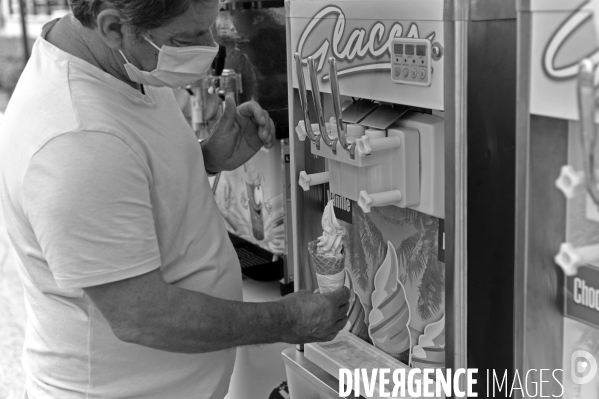 Fête foraine et voitures anciennes