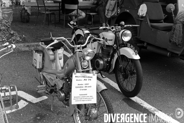 Fête foraine et voitures anciennes