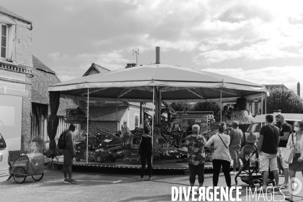 Fête foraine et voitures anciennes