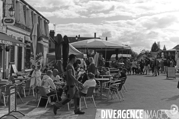 Fête foraine et voitures anciennes