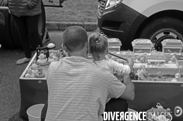 Fête foraine et voitures anciennes