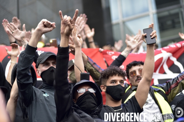 Manifestation des soignants le 14 juillet à Paris pour denoncer le manque de moyens dans l hopital public. Cares demonstration.