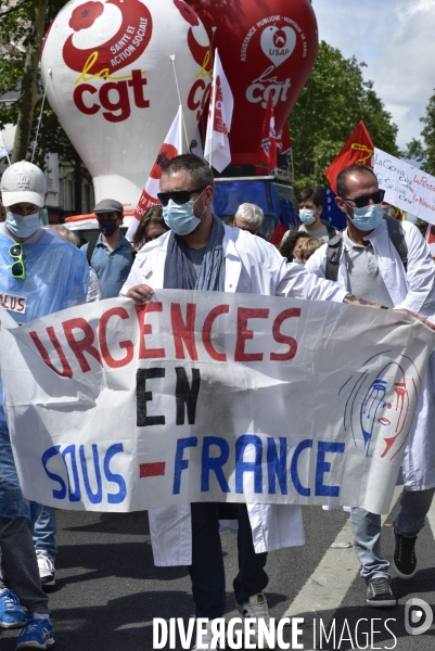 Manifestation des soignants le 14 juillet à Paris pour denoncer le manque de moyens dans l hopital public. Cares demonstration.