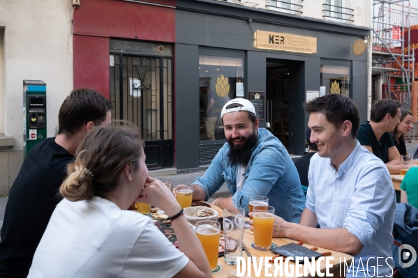 Café. Extension des terrasses à Paris.