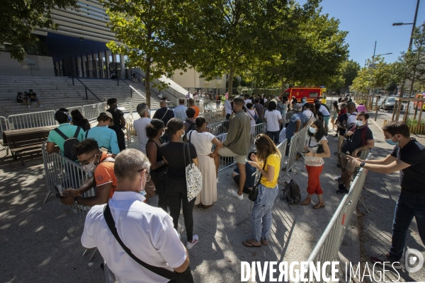 Conférence de presse sur l épidémie de Covid-19 à Marseille