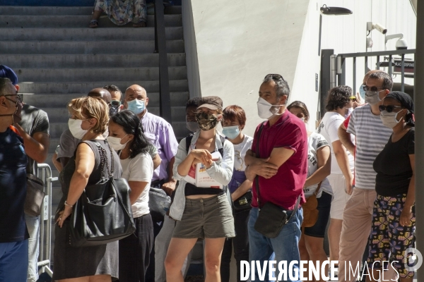 Conférence de presse sur l épidémie de Covid-19 à Marseille