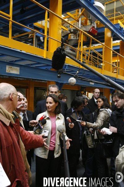 Segolene royal: deplacement en region centre auvergne, gueret, clermont-ferrand. visite d entreprises et rencontre avec la population.