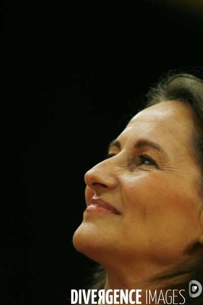 Segolene royal: deplacement en region centre auvergne, gueret, clermont-ferrand. visite d entreprises et rencontre avec la population.