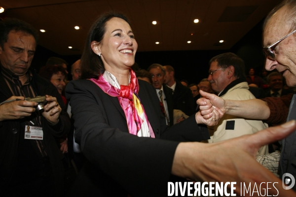 Segolene royal: deplacement en region centre auvergne, gueret, clermont-ferrand. visite d entreprises et rencontre avec la population.