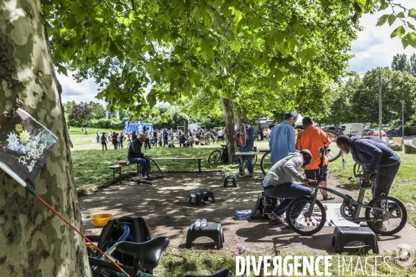 Atelier d auto-réparation de Vélos en Seine-Saint-Denis par l association  Aux Pignons sur Rue 