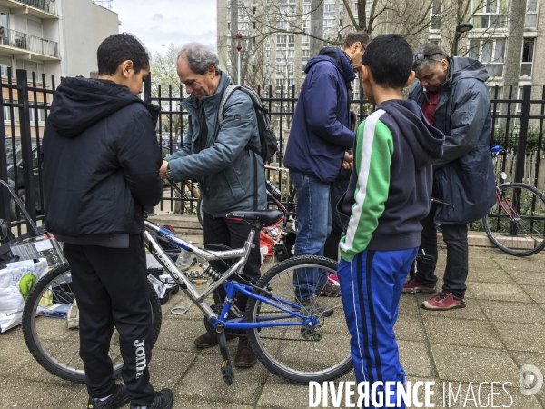 Atelier d auto-réparation de Vélos en Seine-Saint-Denis par l association  Aux Pignons sur Rue 