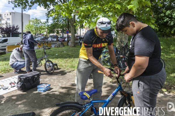 Atelier d auto-réparation de Vélos en Seine-Saint-Denis par l association  Aux Pignons sur Rue 