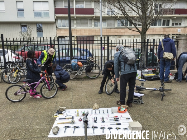 Atelier d auto-réparation de Vélos en Seine-Saint-Denis par l association  Aux Pignons sur Rue 