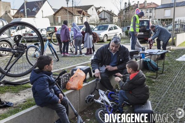 Atelier d auto-réparation de Vélos en Seine-Saint-Denis par l association  Aux Pignons sur Rue 