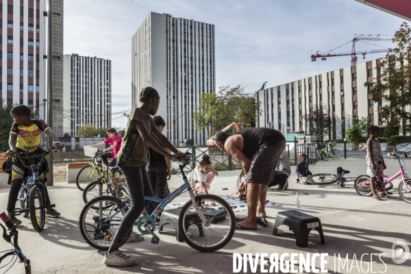 Atelier d auto-réparation de Vélos en Seine-Saint-Denis par l association  Aux Pignons sur Rue 