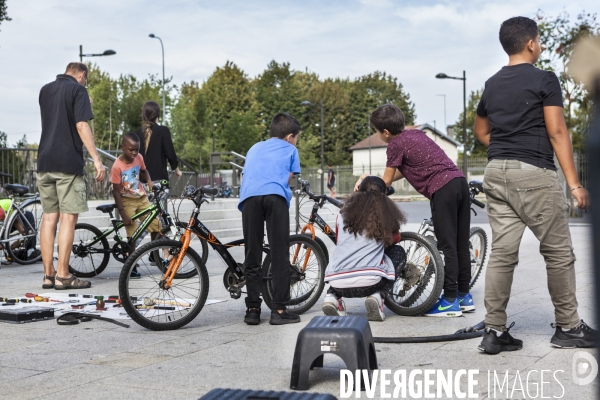 Atelier d auto-réparation de Vélos en Seine-Saint-Denis par l association  Aux Pignons sur Rue 