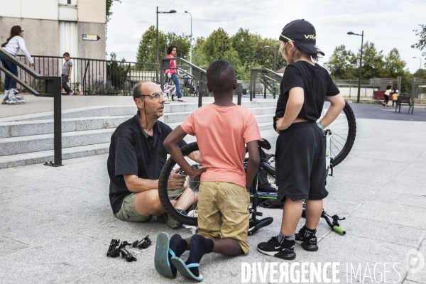 Atelier d auto-réparation de Vélos en Seine-Saint-Denis par l association  Aux Pignons sur Rue 