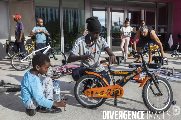 Atelier d auto-réparation de Vélos en Seine-Saint-Denis par l association  Aux Pignons sur Rue 