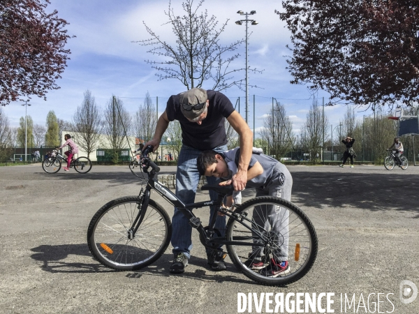 Atelier d auto-réparation de Vélos en Seine-Saint-Denis par l association  Aux Pignons sur Rue 