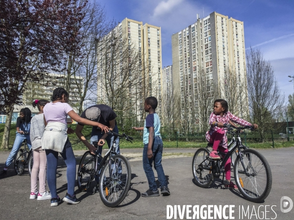 Atelier d auto-réparation de Vélos en Seine-Saint-Denis par l association  Aux Pignons sur Rue 