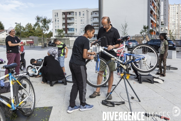 Atelier d auto-réparation de Vélos en Seine-Saint-Denis par l association  Aux Pignons sur Rue 