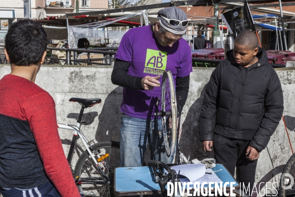 Atelier d auto-réparation de Vélos en Seine-Saint-Denis par l association  Aux Pignons sur Rue 