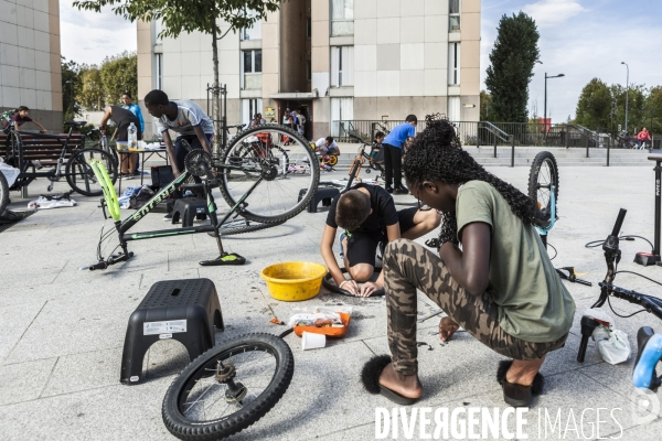 Atelier d auto-réparation de Vélos en Seine-Saint-Denis par l association  Aux Pignons sur Rue 