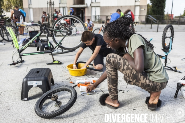 Atelier d auto-réparation de Vélos en Seine-Saint-Denis par l association  Aux Pignons sur Rue 