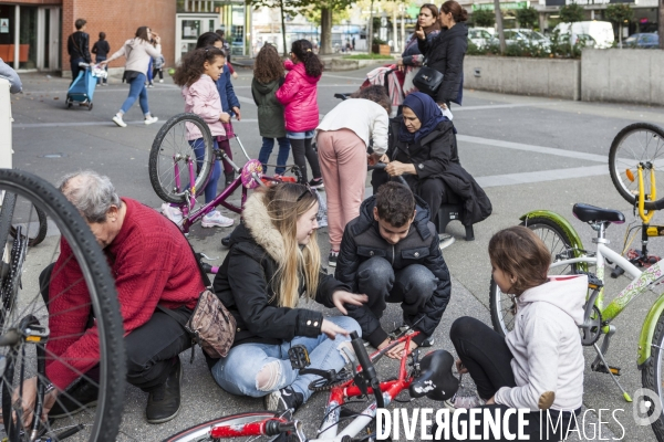 Atelier d auto-réparation de Vélos en Seine-Saint-Denis par l association  Aux Pignons sur Rue 