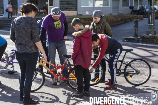 Atelier d auto-réparation de Vélos en Seine-Saint-Denis par l association  Aux Pignons sur Rue 