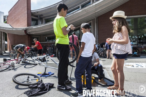 Atelier d auto-réparation de Vélos en Seine-Saint-Denis par l association  Aux Pignons sur Rue 