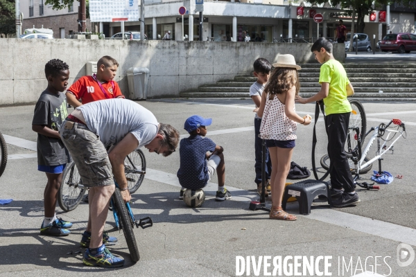 Atelier d auto-réparation de Vélos en Seine-Saint-Denis par l association  Aux Pignons sur Rue 