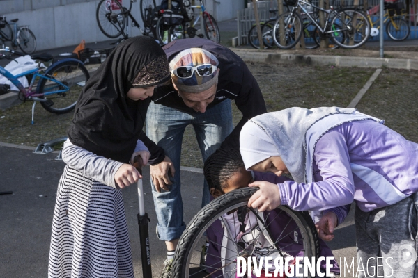 Atelier d auto-réparation de Vélos en Seine-Saint-Denis par l association  Aux Pignons sur Rue 